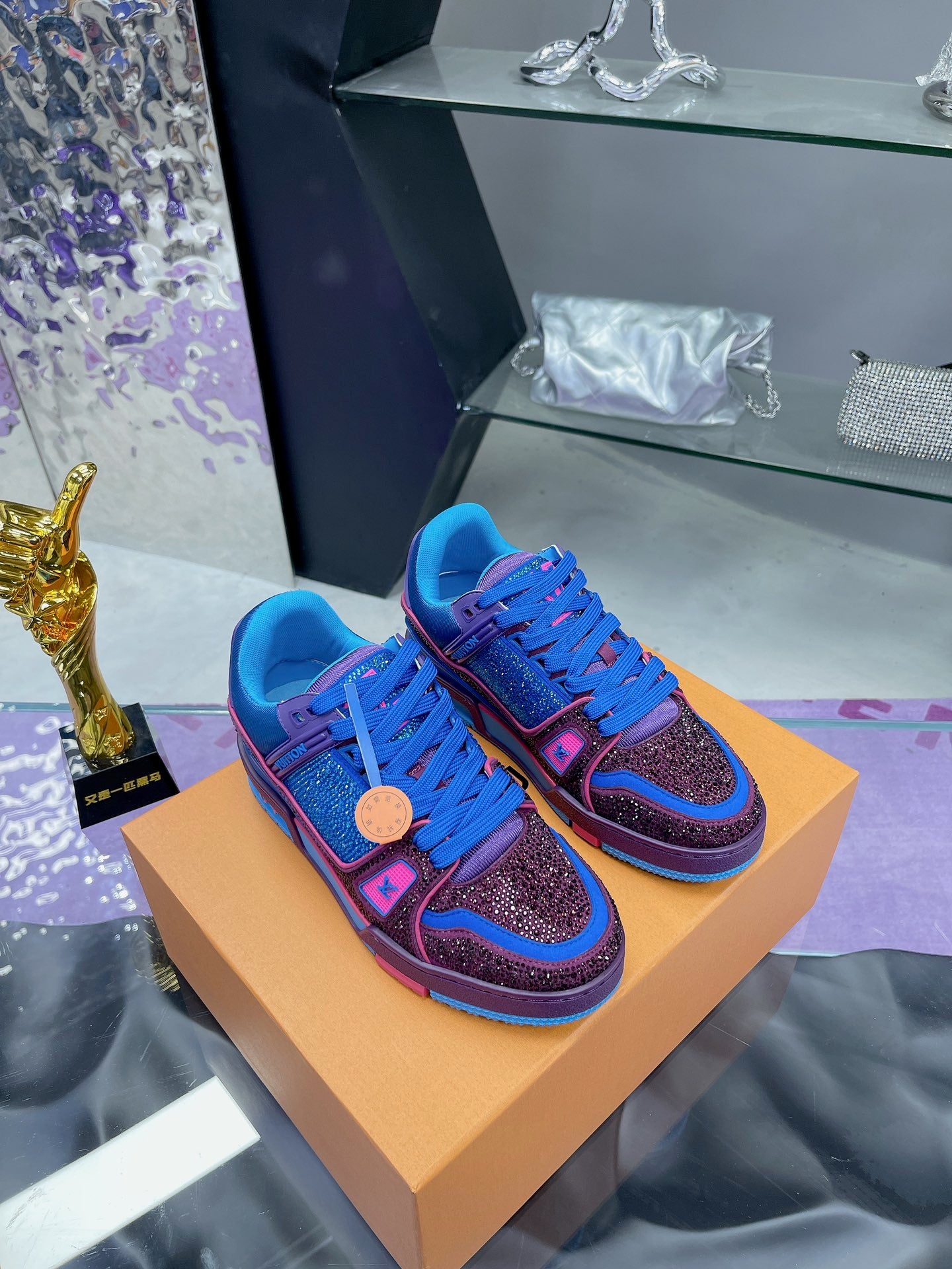 Louis Vuitton LV Trainer Maxi – Com Cristais (Unissex)