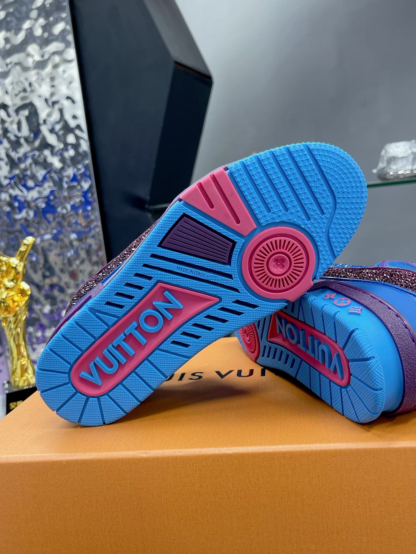Louis Vuitton LV Trainer Maxi – Com Cristais (Unissex)
