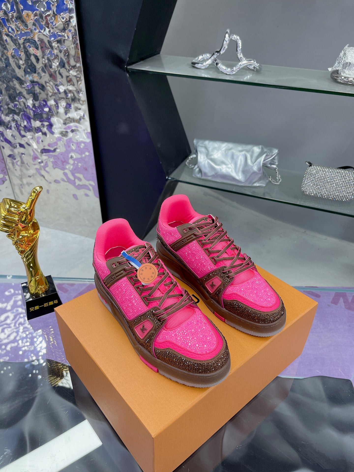 Louis Vuitton LV Trainer Maxi – Com Cristais (Unissex)