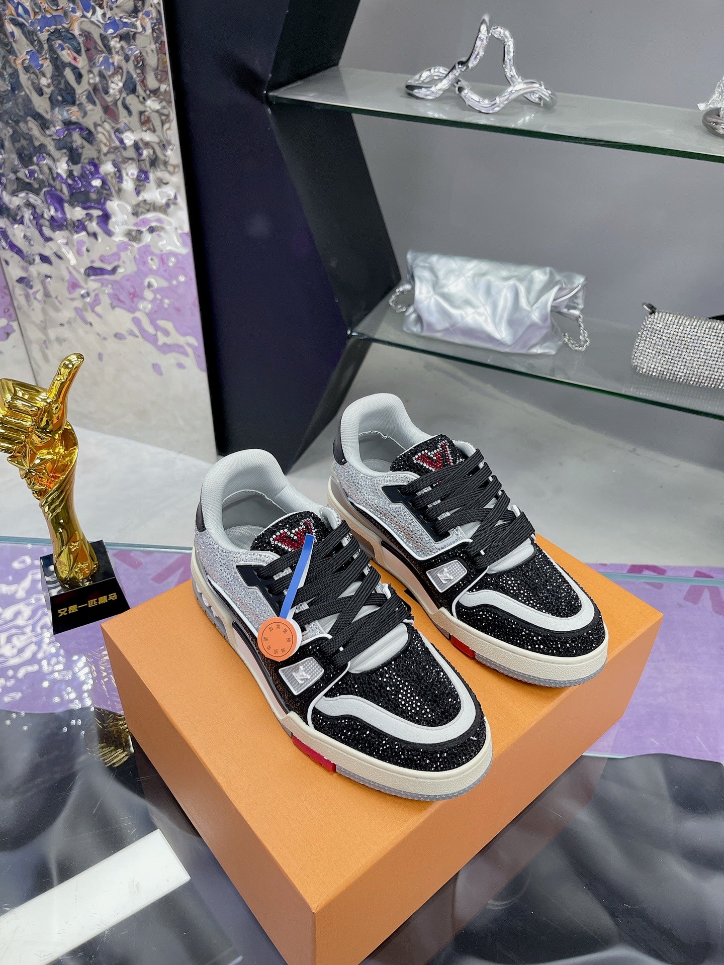 Louis Vuitton LV Trainer Maxi – Com Cristais (Unissex)