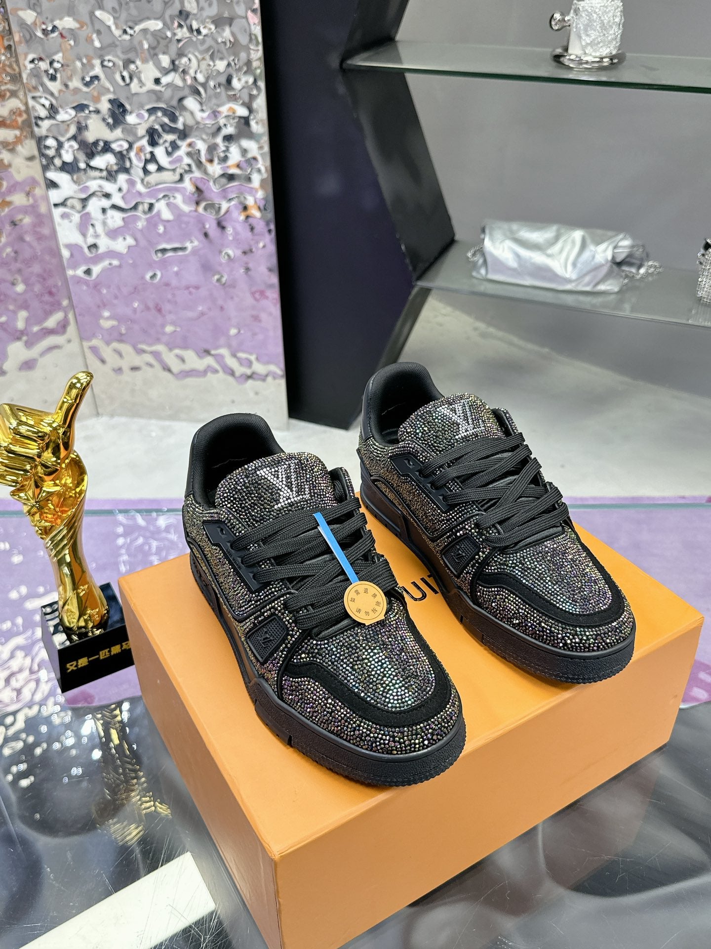 Louis Vuitton LV Trainer Maxi – Com Cristais (Unissex)