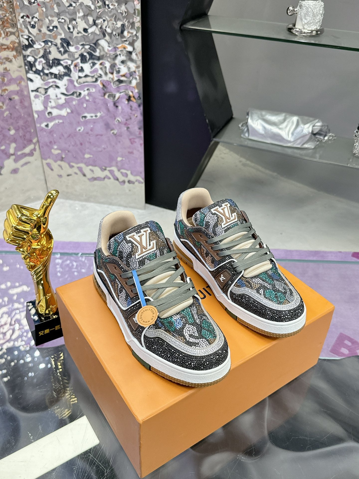 Louis Vuitton LV Trainer Maxi – Com Cristais (Unissex)