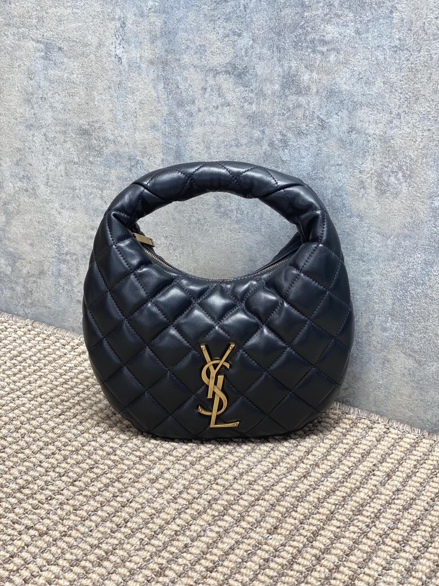 Saint Laurent Baby Icare Bolsa Acolchoada com Logo YSL Dourado