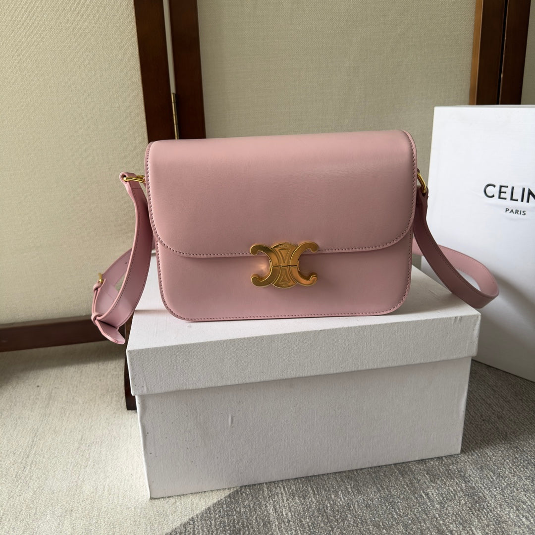 Celine Triomphe New Classic – Crossbody em Couro com Forro em Sheepskin