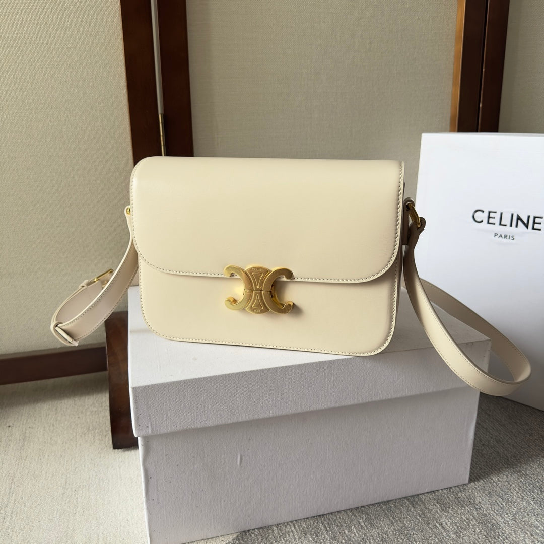 Celine Triomphe New Classic – Crossbody em Couro com Forro em Sheepskin