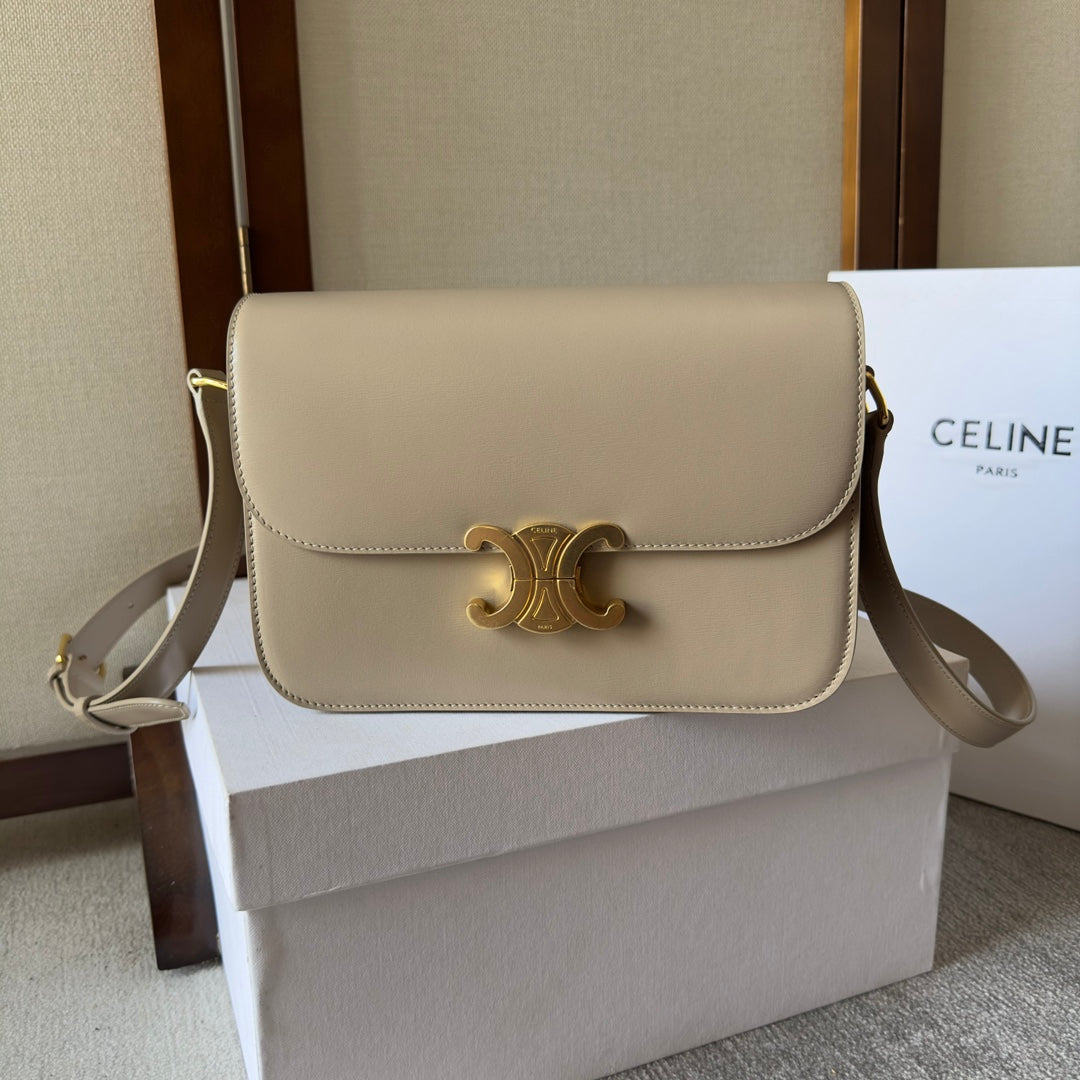 Celine Triomphe New Classic – Crossbody em Couro com Forro em Sheepskin