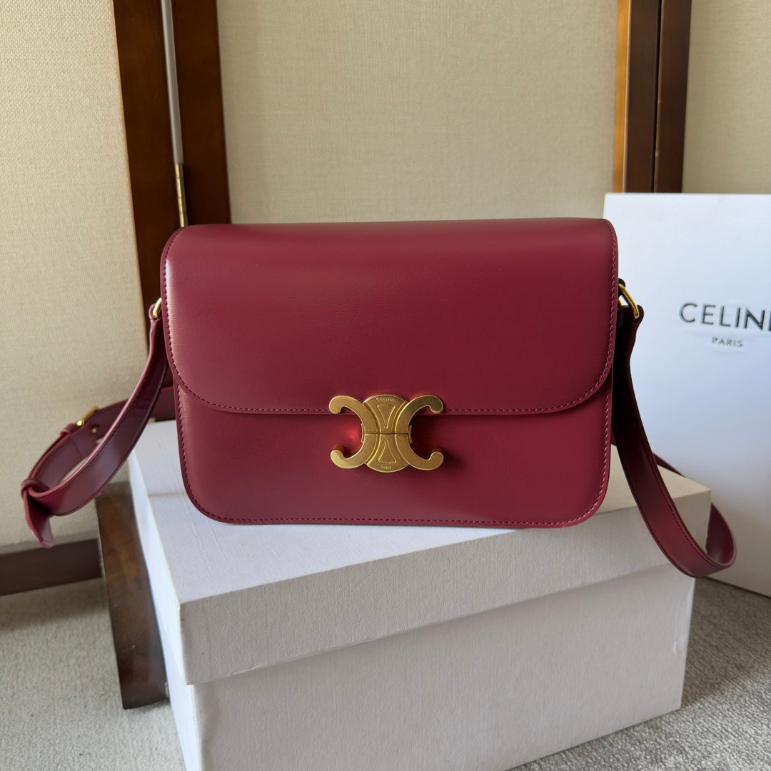 Celine Triomphe New Classic – Crossbody em Couro com Forro em Sheepskin