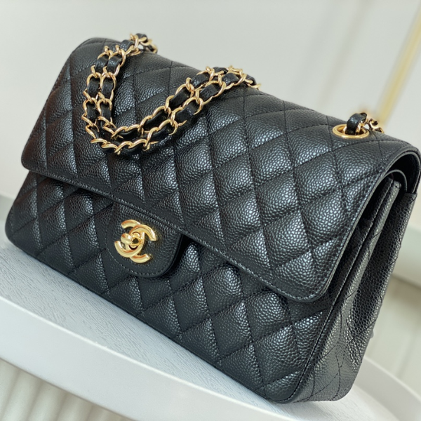 Chanel Classic Flap 25cm - Couro Lambskin com Ferragens Douradas