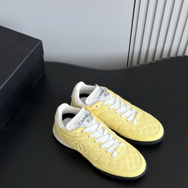 Chanel Diamond Quilted Lambskin Sneaker - Branco