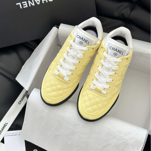Chanel Diamond Quilted Lambskin Sneaker - Branco
