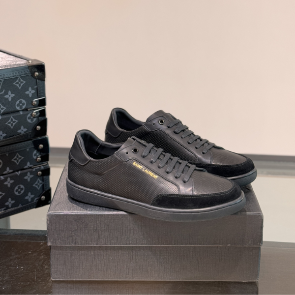 Saint Laurent Court Classic SL61 - Couro Branco com Detalhes Dourados