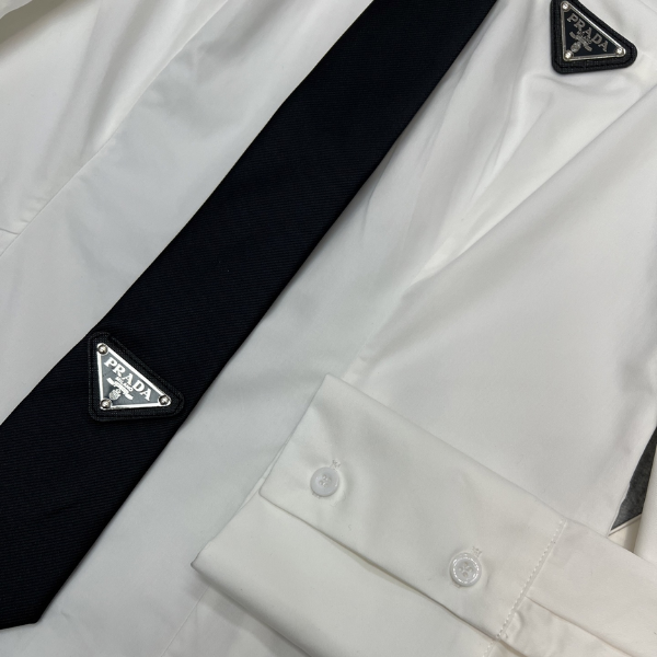 Prada Camisa com Gravata Decorativa - Branco