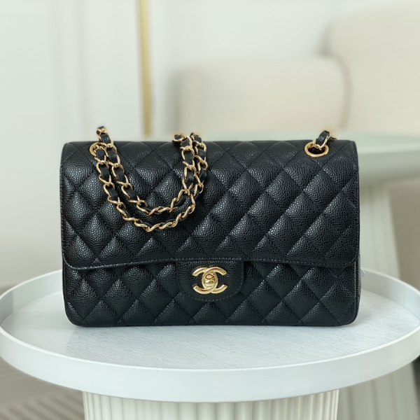 Chanel Classic Flap 25cm - Couro Lambskin com Ferragens Douradas