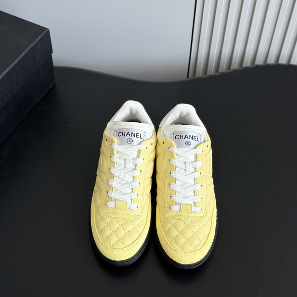 Chanel Diamond Quilted Lambskin Sneaker - Branco