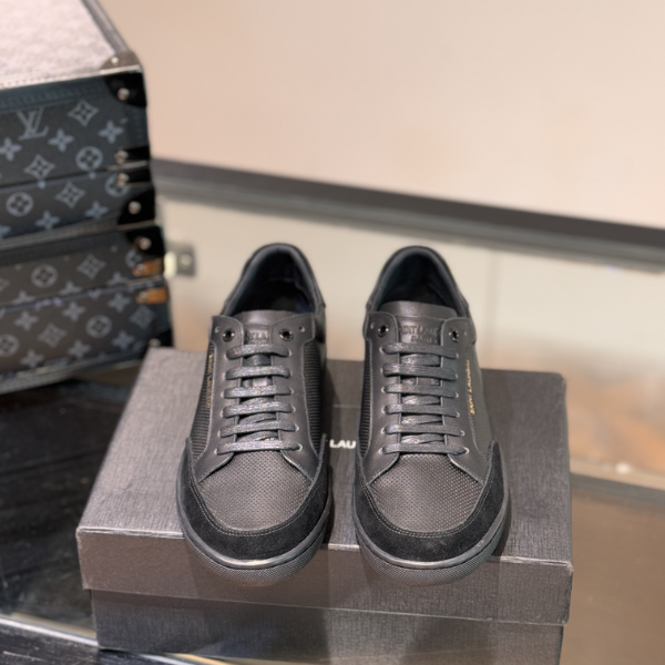 Saint Laurent Court Classic SL61 - Couro Branco com Detalhes Dourados