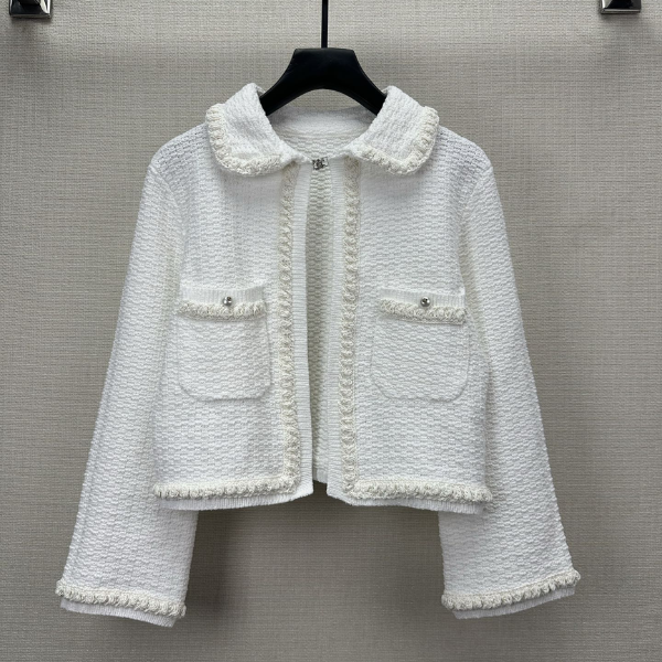 Chanel Cardigan Cropped - Branco com Botões Personalizados